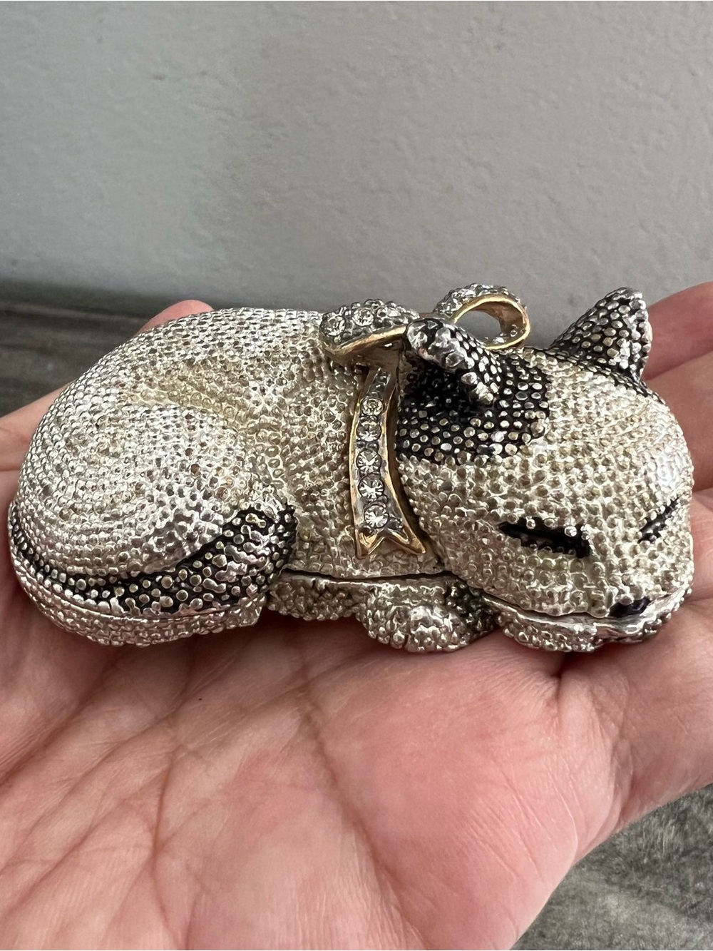 Vintage Rucinni Bejeweled Sleeping Cat Trinket Box Rhinestone Pill Box Bow